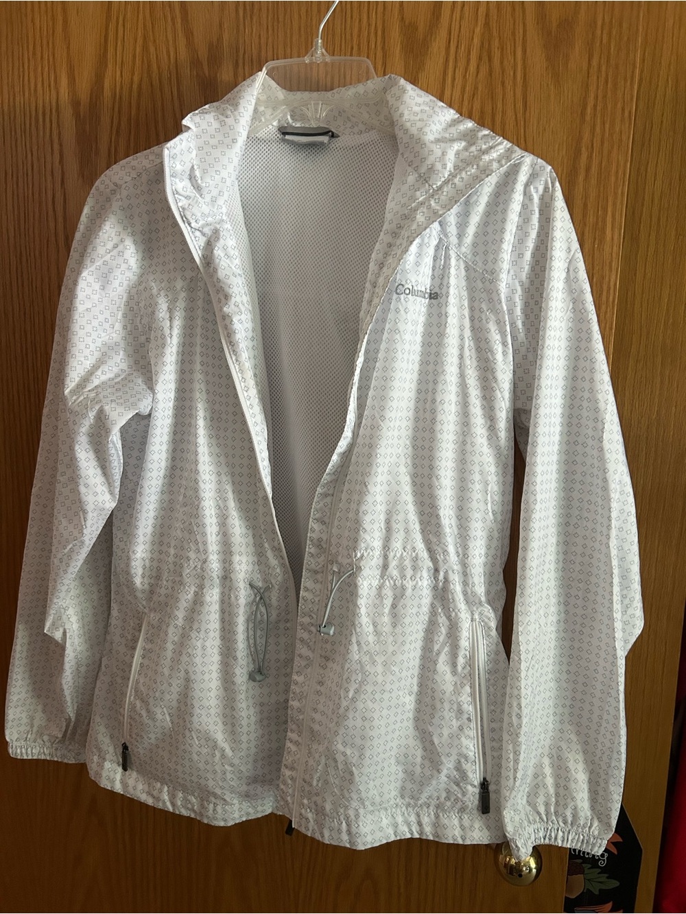 Columbia White Printed Packable Hooded Jacket with hood. Lined pockets SMALL